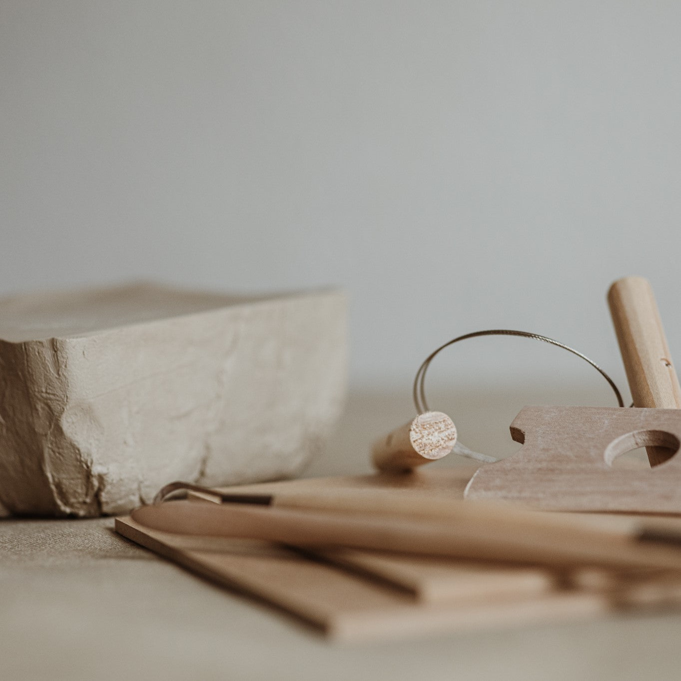 5-Week Ceramics Online Course + Clay Kit (Tools + 2 kg Clay)